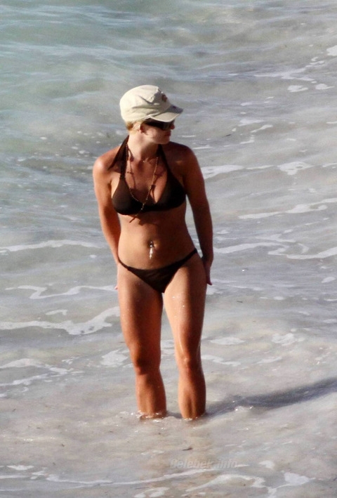 Britney Spears a Bahamákon nyaral, Celeb villantások