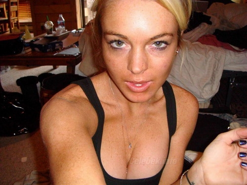 Lindsay Lohan privát képek, CelebVilág villantásai 2