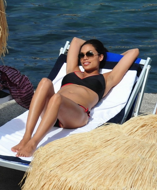 rosario_dawson_bikinis_kepek2