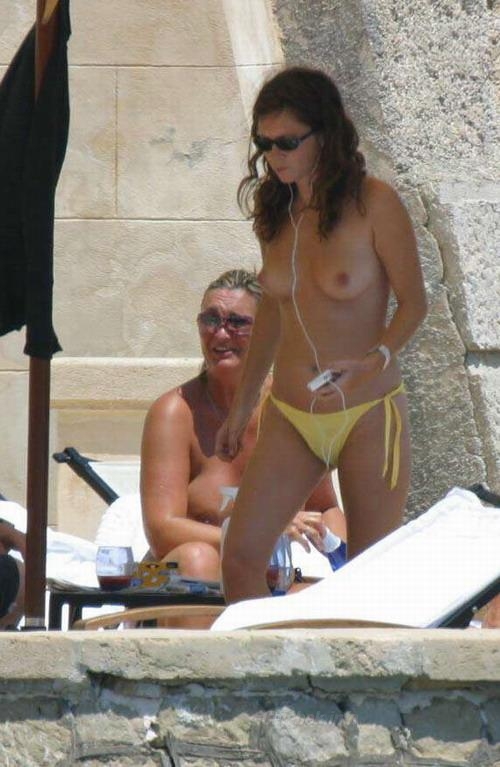 Anna Friel topless paparazzi képei 5