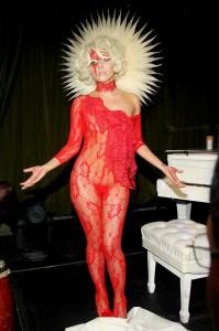 Lady Gaga nude in red -2- celeb-kepek.info