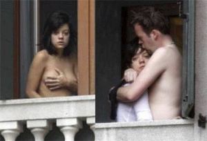 Lily Allen topless on a balcony in Venice - Oct 15 -4- celeb-kepek.info