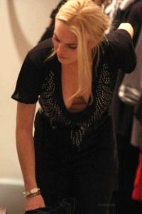 Lindsay Lohan mellvillantása -4- Celeb képek