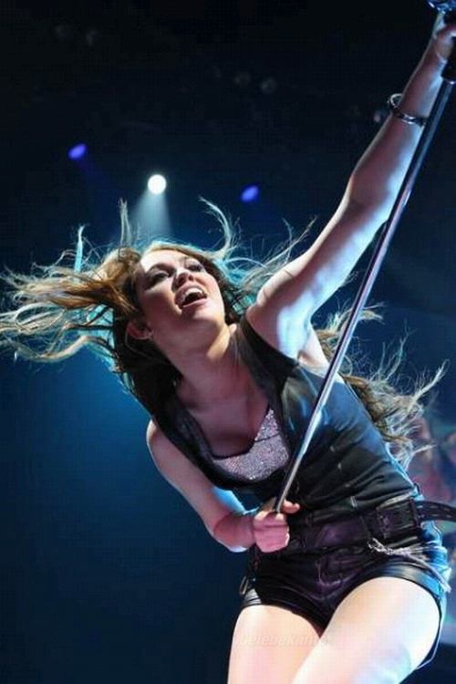 miley-cyrus-concert-pictures-1-celeb-kepek-info