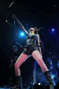miley-cyrus-concert-pictures-3-celeb-kepek-info