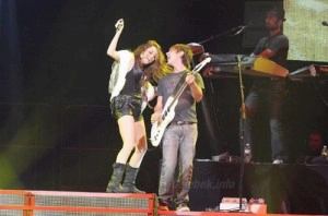 miley-cyrus-concert-pictures-7-celeb-kepek-info