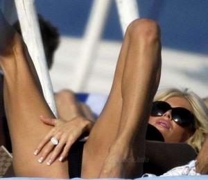 Victoria Silvstedt Touching Her Crotch -4- celeb-kepek.info