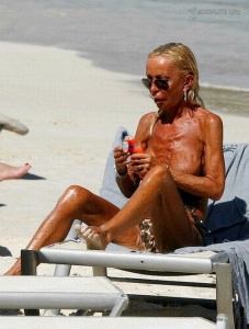 Donatella Versace topless -3-