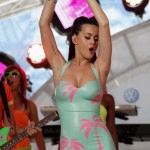 Katy Perry bugyivillantása a Time Squaren -2-