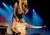 Lady GaGa beszagoltatott a lábai közé a koncert közben