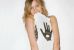 Rosie Huntington-Whitely topless a barátnőivel