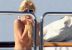 Paris Hilton topless napozása